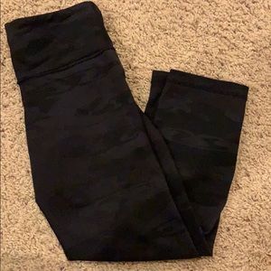 SOLD! Lululemon Black Camo wunder under crops
